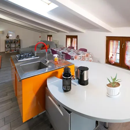 Casa Del Sole - Free Private Parking Apartment Besano